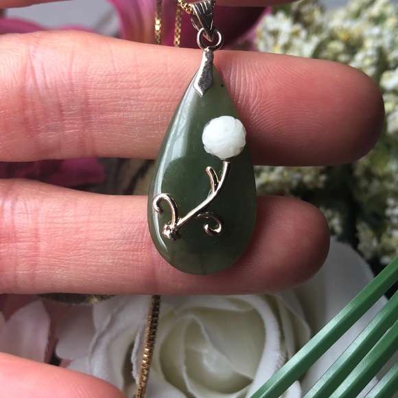 vintage jade 10k gold/mother of pearl necklace - Picture 2 of 6